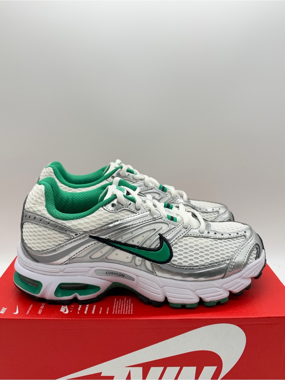 Nike Air Max Moto 2K Stadium Green White HQ2056-102 Women’s Size 6